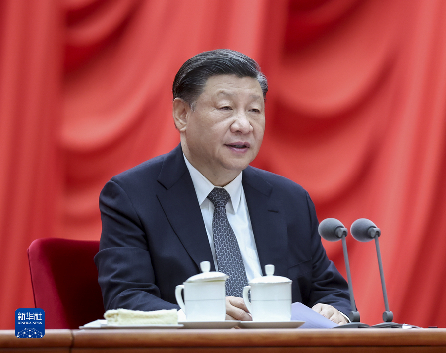 　　　4月3日，学习贯彻习近平新时代中国特色社会主义思想主题教育工作会议在北京召开。中共中央总书记、国家主席、中央军委主席习近平出席会议并发表重要讲话。新华社记者 鞠鹏 摄